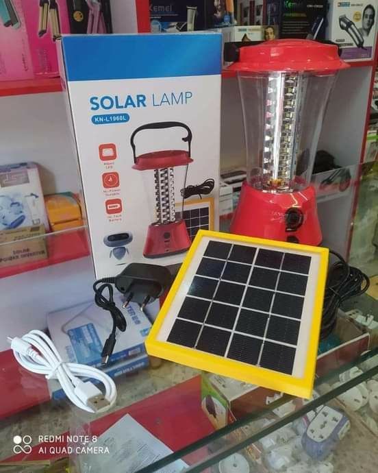 فانوس إضاءة مع لوح طاقة شمسية 